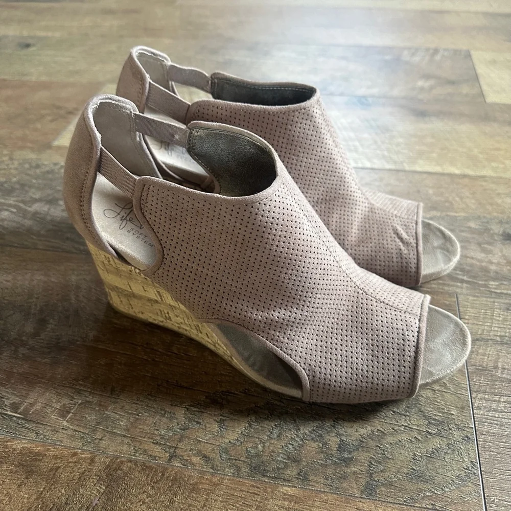 Women's Life Stride Wedge Heel Shoes Beige Size 11